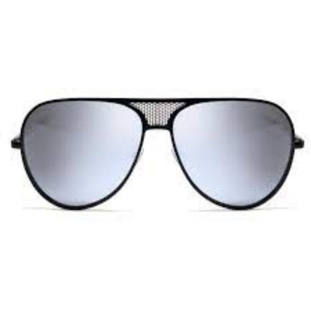 Quay "Iconic" Sunglasses in Black